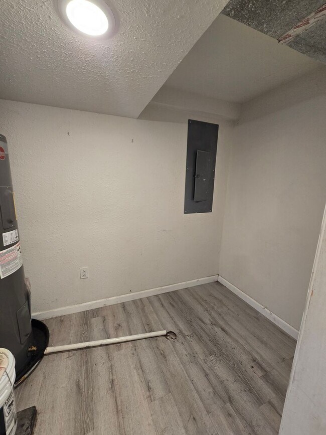 Building Photo - 1504 June Ln