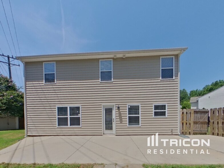 Building Photo - 10629 Mountain Springs Dr