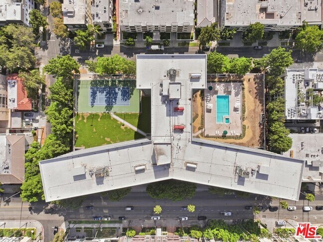 Building Photo - 100 S Doheny Dr