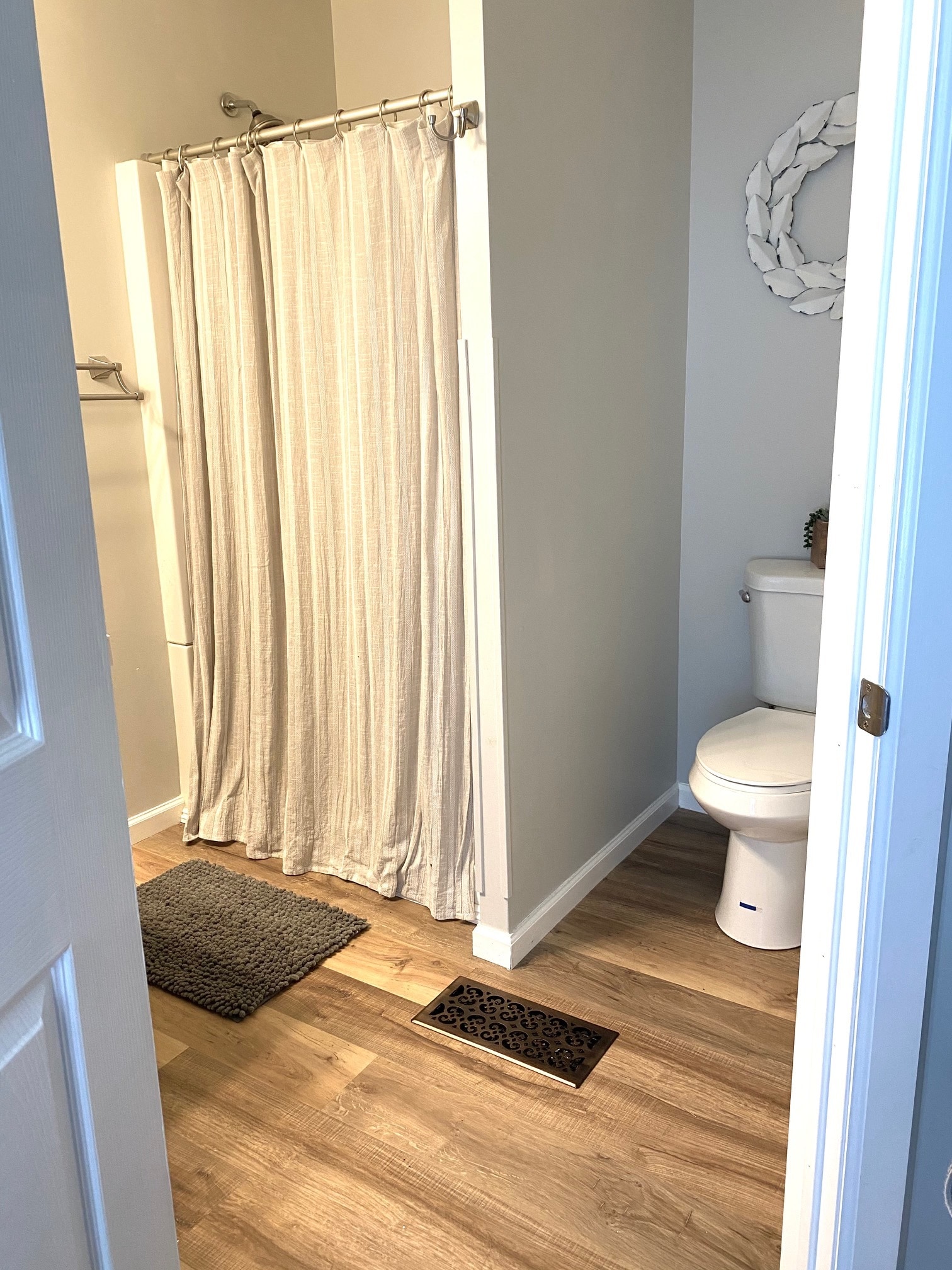 Shower - 208 Warren St