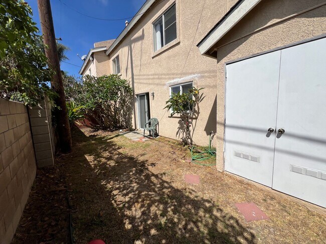 Building Photo - 702 Jay Cir