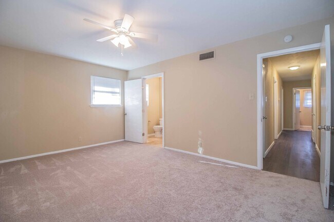 Building Photo - SOUTH HILLS Home on Large Corner Lot!!!!