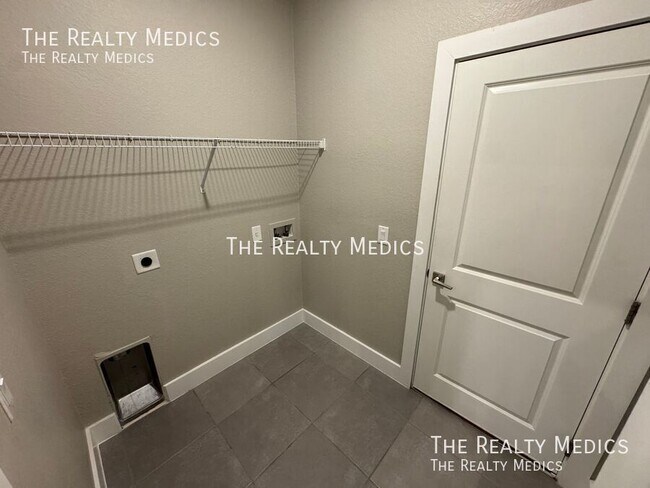 Building Photo - 119 Lily Ln