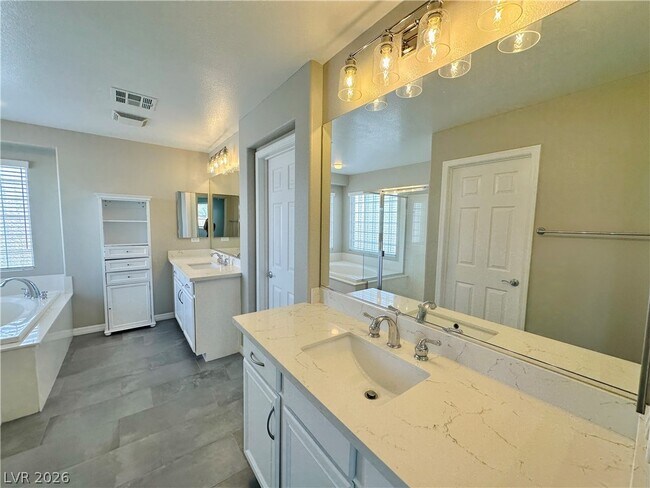 Building Photo - 956 Tafalla Ct