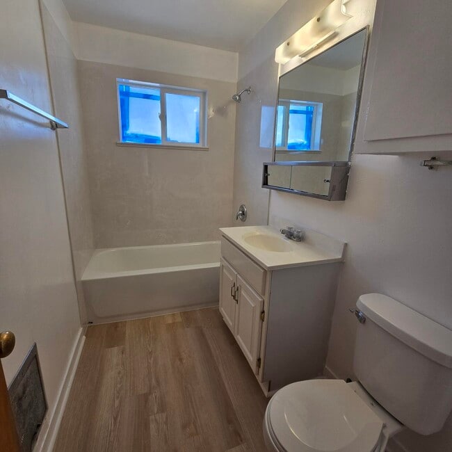 Building Photo - 205 Madison St NE