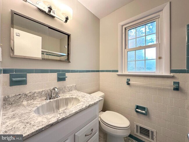Building Photo - 9805 Binyon Ct