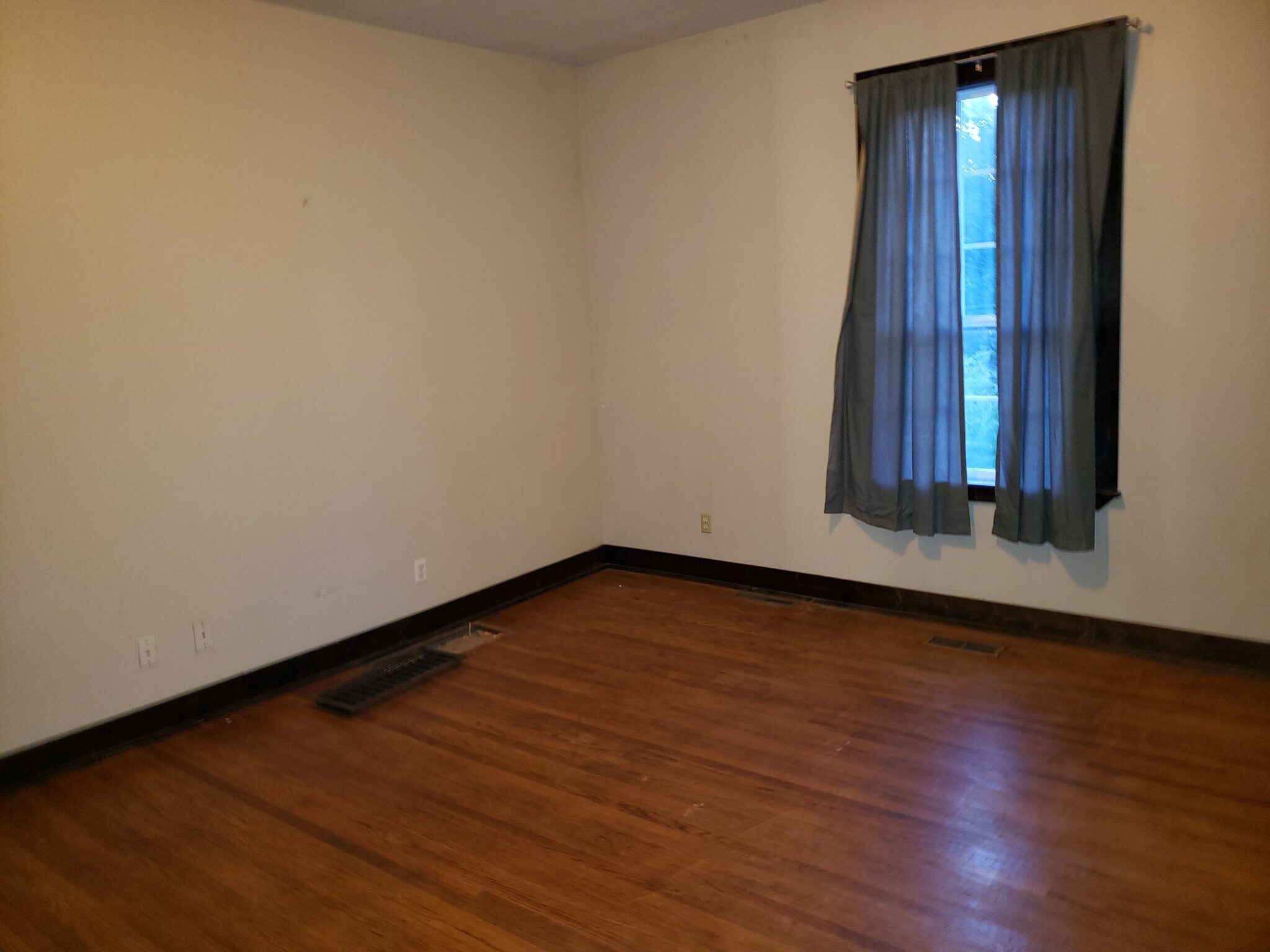 Building Photo - 1422 Coker Ave