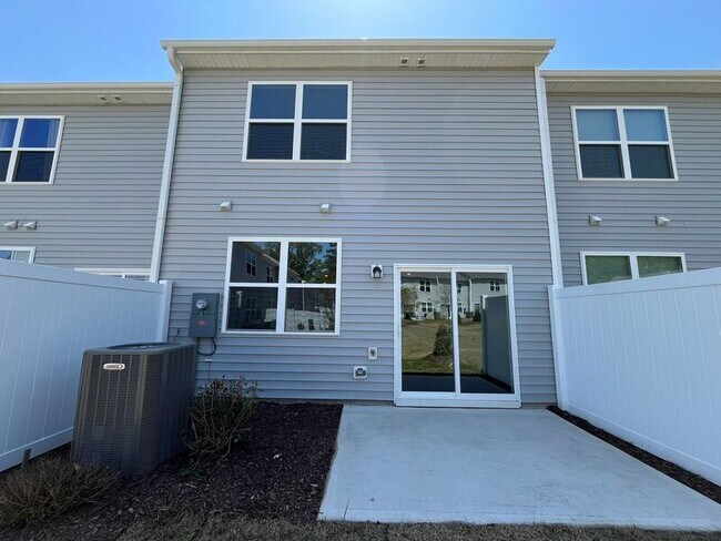 Building Photo - 2047 Trailside Dr