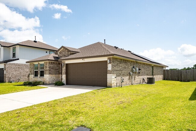 Building Photo - 607 Hidden Brk Dr