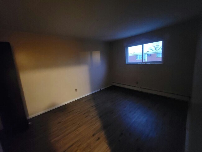 Building Photo - 14815 Euclid Ave