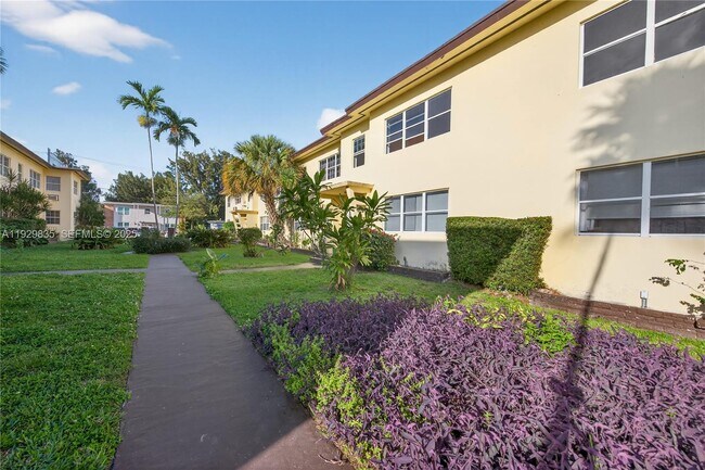 Building Photo - 160 S Shore Dr