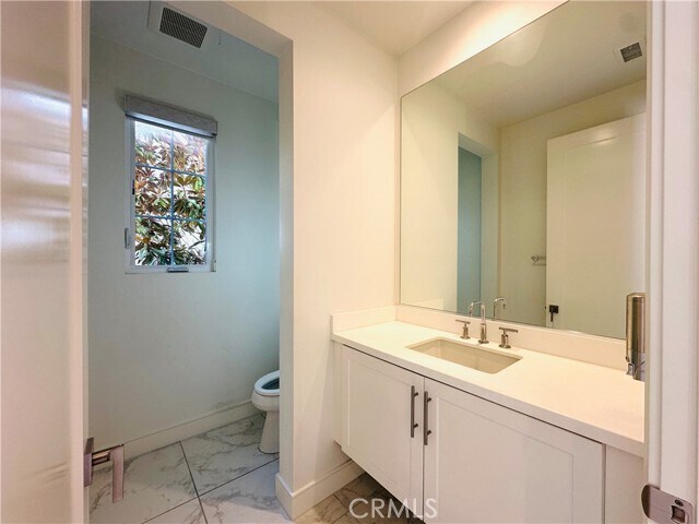 Building Photo - 139 Winnett