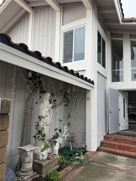 Building Photo - 408 N Flower St