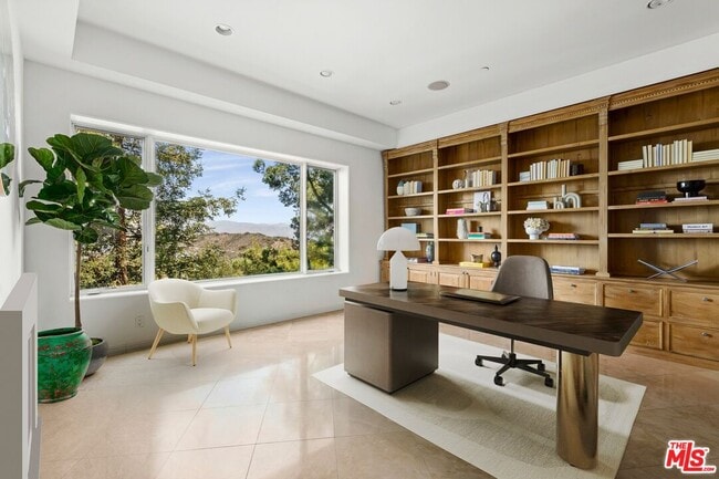 Building Photo - 14435 Mulholland Dr