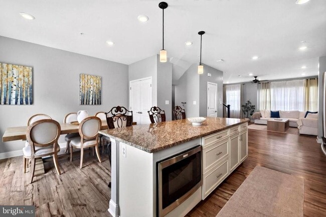 Building Photo - 7564 Warburg Way