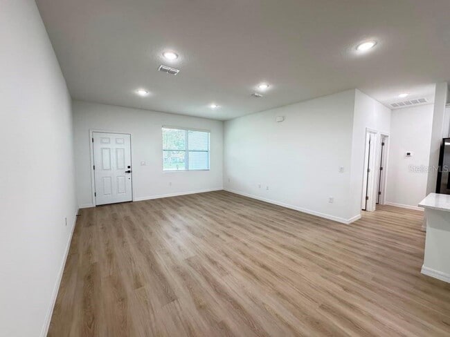 Building Photo - 10032 N Deltona Blvd