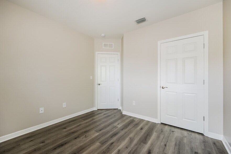 Building Photo - 627 SW 27th Terrace