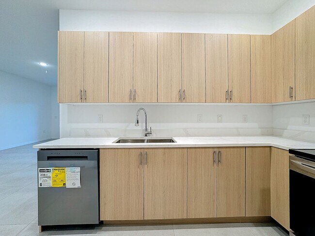 Building Photo - Townhouse For Lease in Saint Cloud