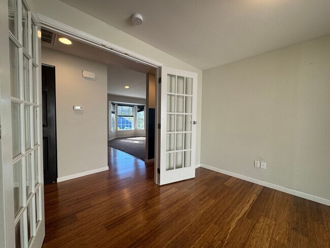 Building Photo - $500 Move In Discount! | 3 Bedroom 2 Bath ...
