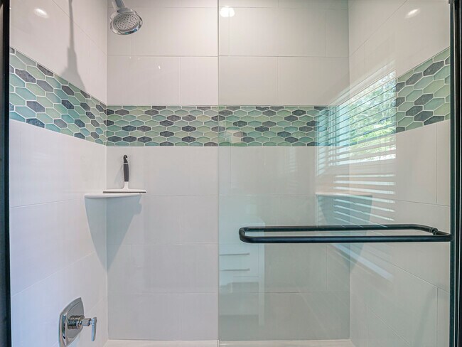 Building Photo - 9340 Frangipani Dr
