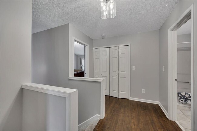 Building Photo - 254 Regent Square