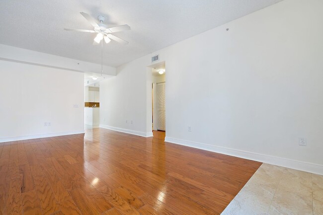 Building Photo - 2803 Sarento Pl