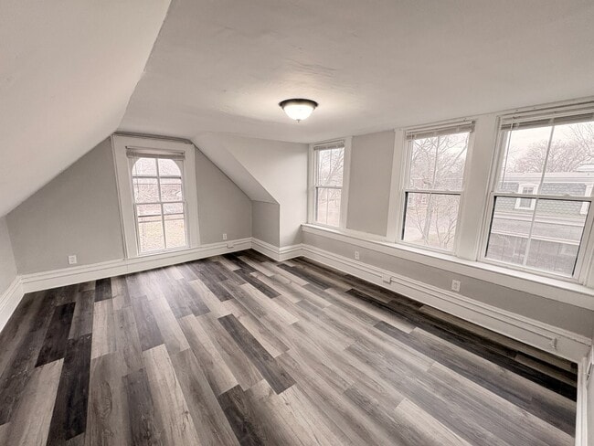 Building Photo - 511 Court St