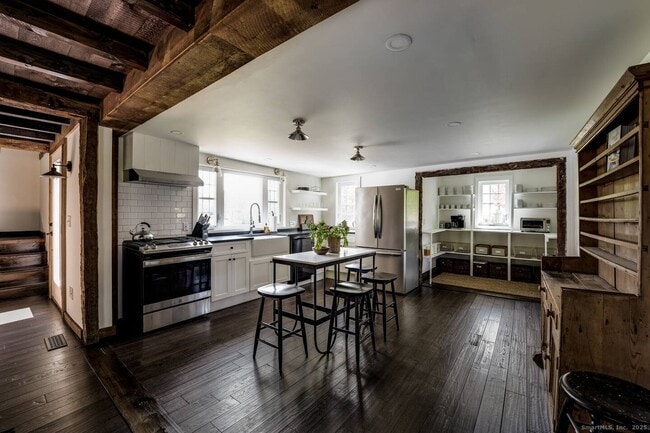 Building Photo - 740 Little City Rd