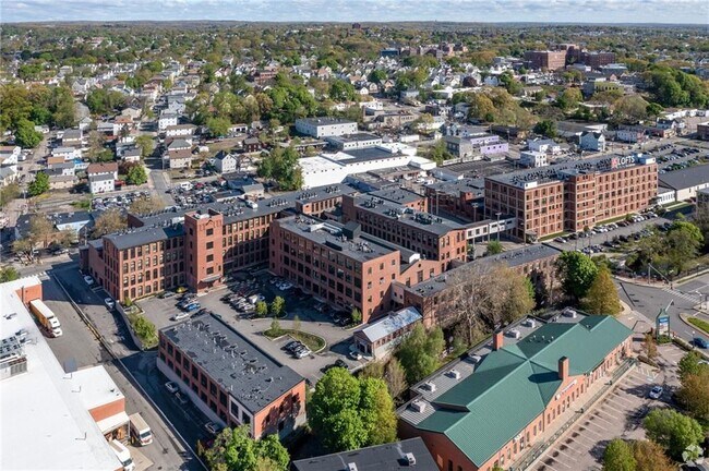 Building Photo - 12 Valley St