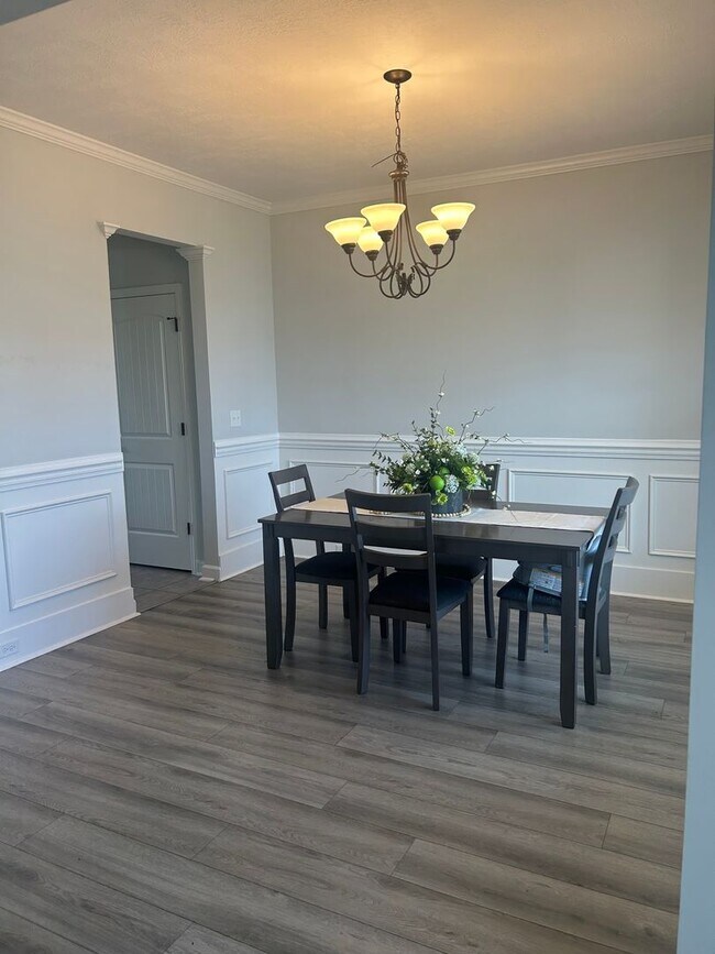 Building Photo - Beautiful Home 4 bedroom 2.5 bath