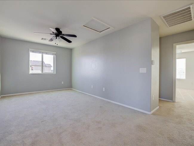 Building Photo - 3 Bedroom 2 1/2 Bathroom