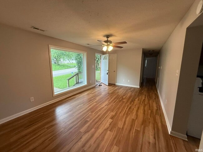 Building Photo - 1014 N Orris Dr