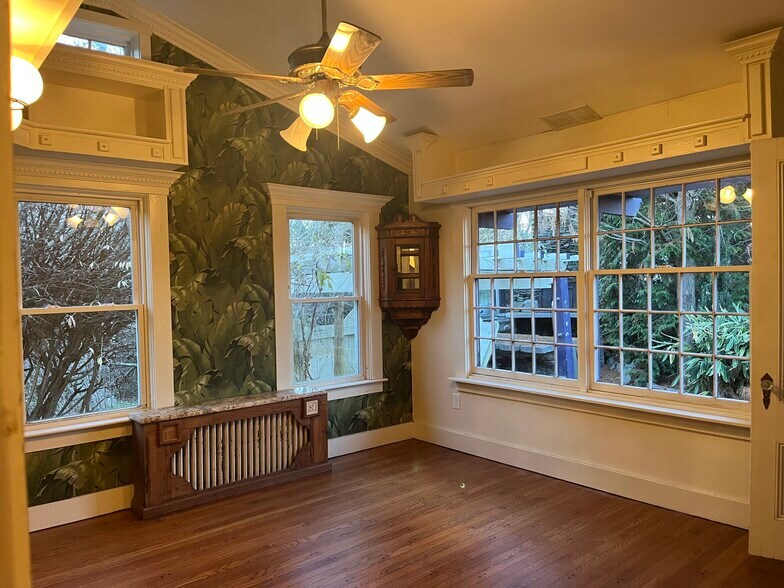 Building Photo - 711 Union St