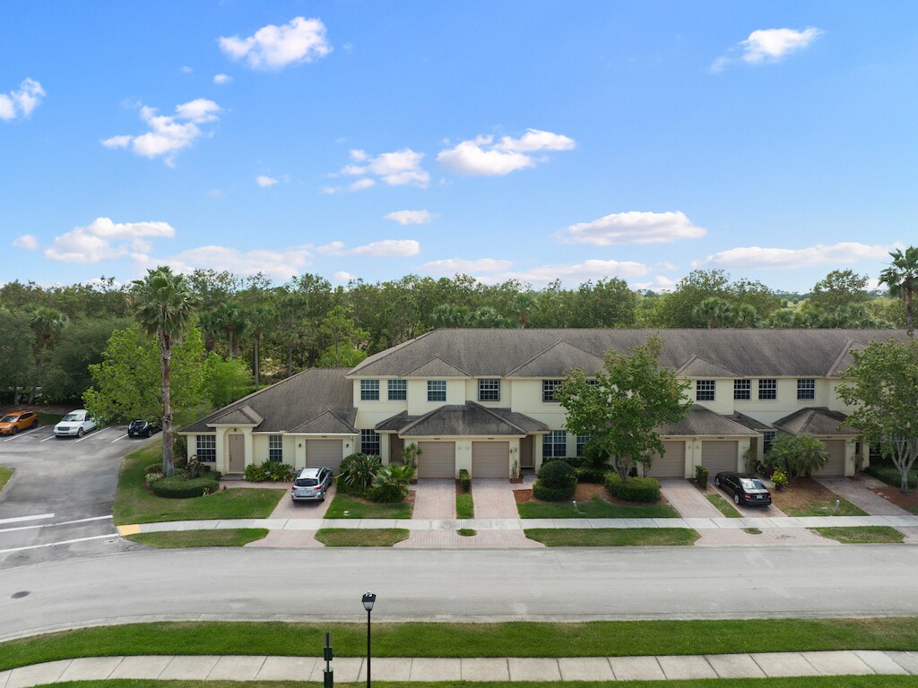 Building Photo - 9945 E Villa Cir