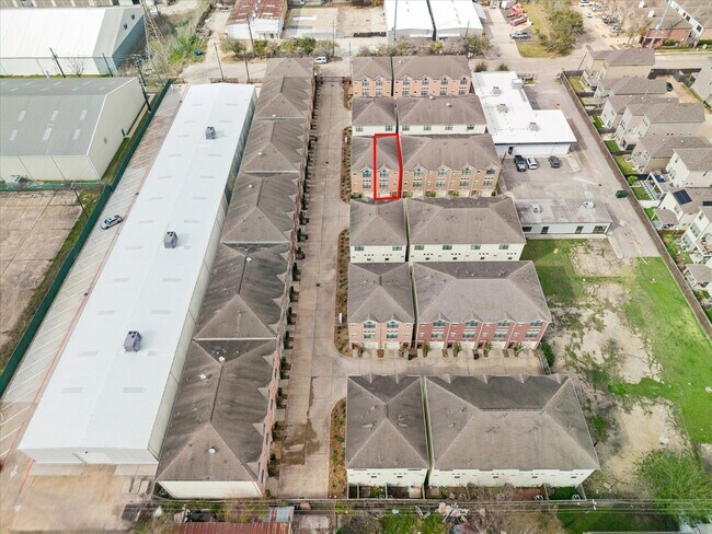 Building Photo - 8715 Meadowcroft Dr