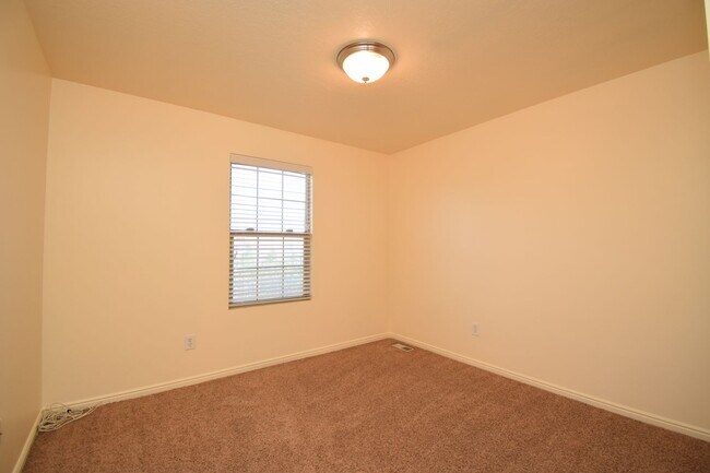 Building Photo - Modern 4 bed Home in Prime West Valley Location!!