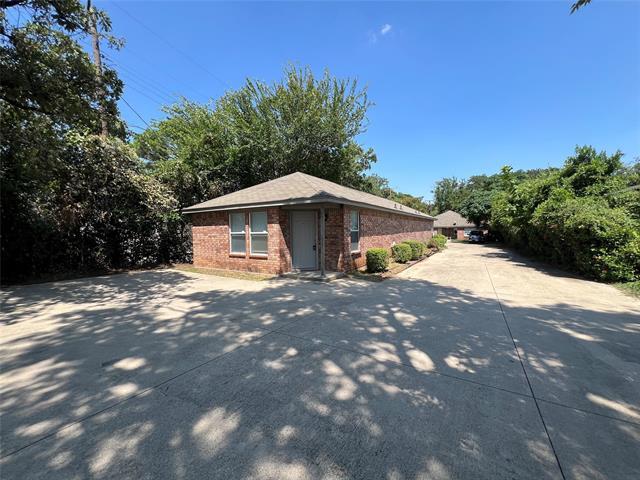 Building Photo - 521 Oakwood Ln