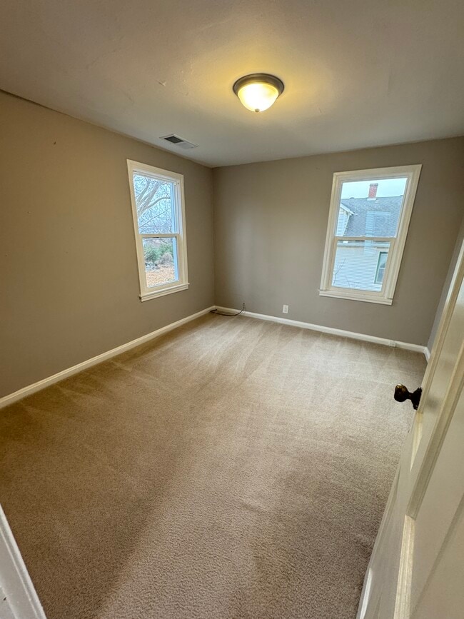 Building Photo - 1237 E Riverside Dr