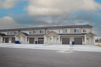 Building Photo - BRAND NEW 3 BED 2.5 BATH HOMES IN ST ANTHONY $500 OFF RENT if you sign anytime in November.