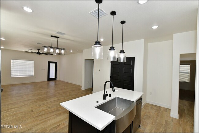 Building Photo - 7913 Mitzie Ram Pl