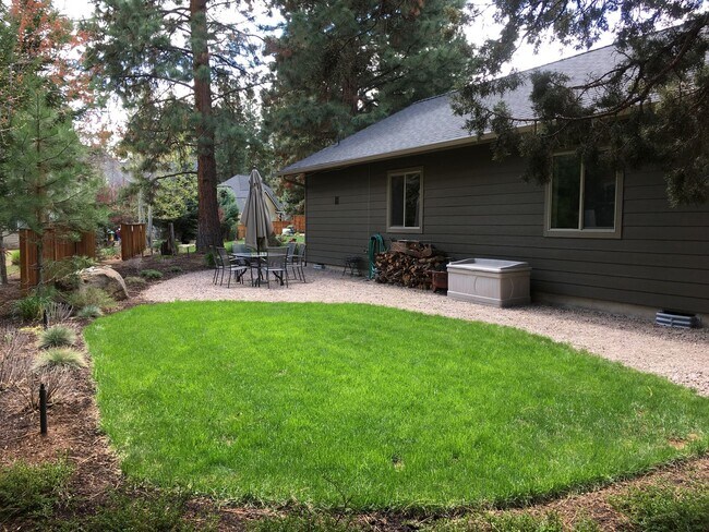 Building Photo - Beautiful Single Level home in Sisters!