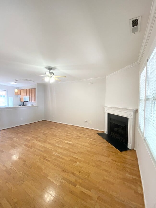 Building Photo - 330 Commons Dr