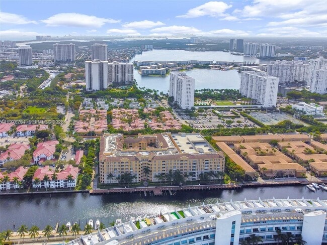 Building Photo - 3001 NE 185th St