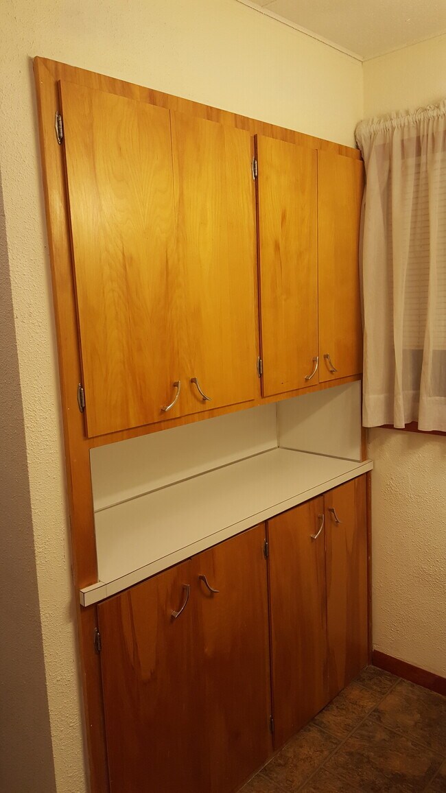 Building Photo - 212 E 5th