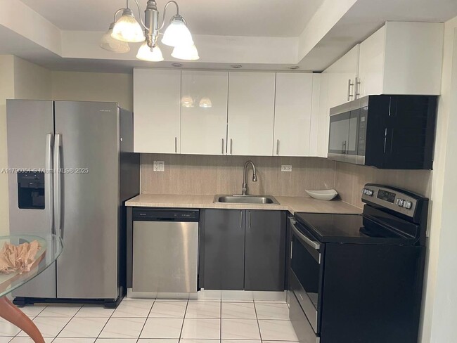 Building Photo - 250 174th St