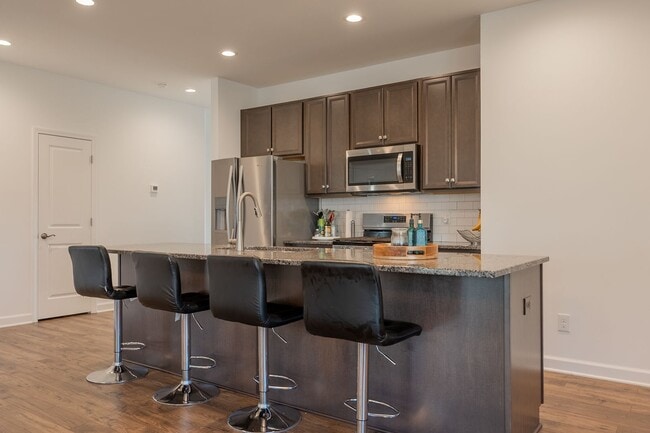 Building Photo - Modern Home with Open Floor Plan in Blacks...