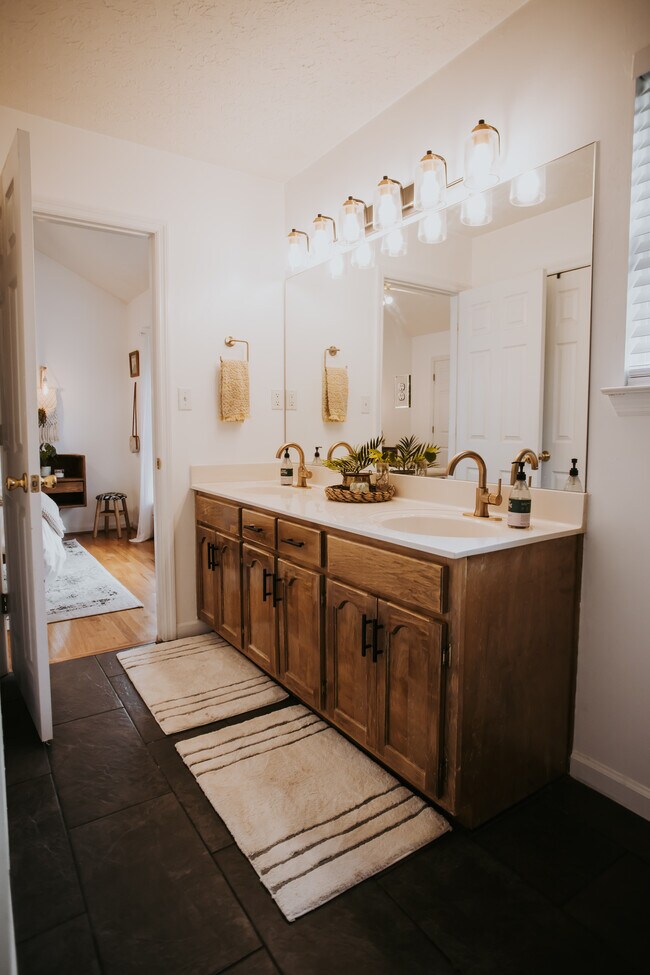 Building Photo - 10804 Trojan Hill Dr