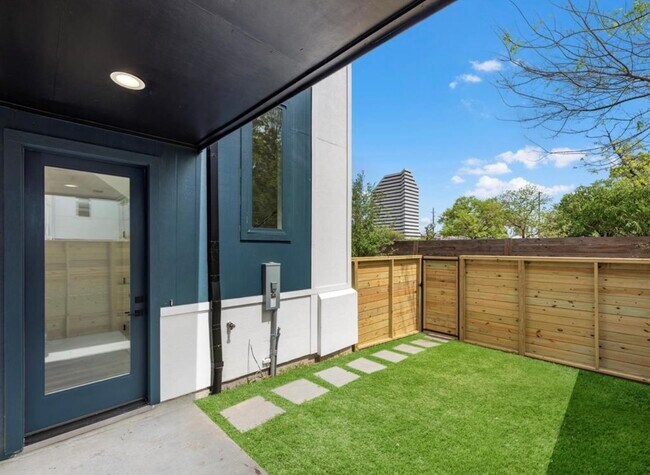 Building Photo - 5910 Val Verde St