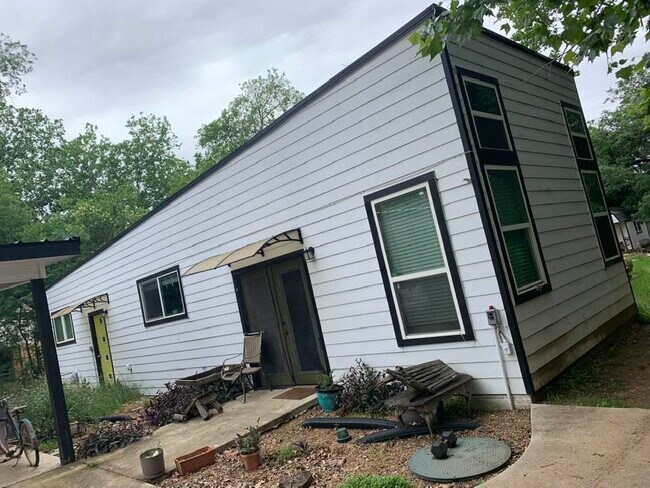 Building Photo - 4300 Mount Vernon Dr