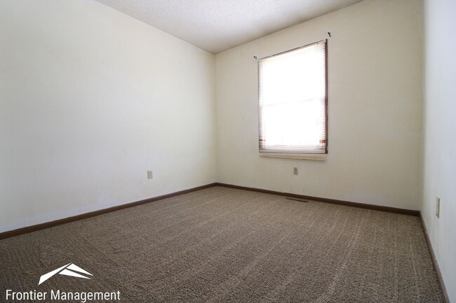 Building Photo - 2528 Candlecrest Cir